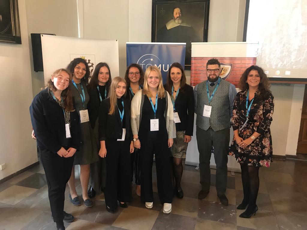 LMRL students excel at MUN conference in Poland